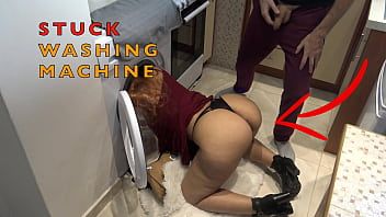 Play Stupid Maid Stuck in Washing Machine