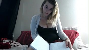 Play ILA, teen gets bored of studying and puts on a show