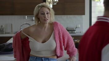 Play Busty Step Mom Desesperatly tries to Seduce her stepSon