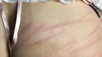 Play Quick spanking for sexy dressed up wife