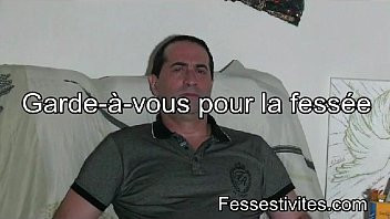 Play Garde-à-vous pour la fessée