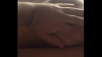 Play Cecilia &vert; spanking her tits and clit