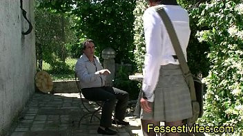 Play L'étudiante fessée chez Fessestivites