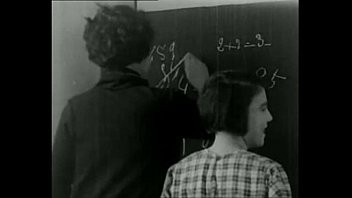 Play Cine pornográfico Antiguo - La fessée à l'école