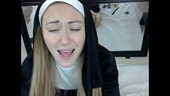 Play Sexy camgirl cosplay spanking her ass